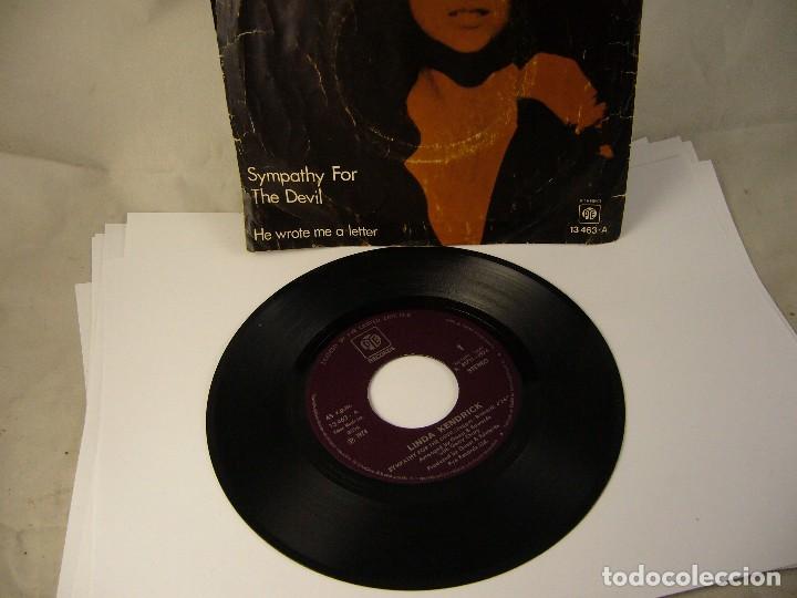 Discos de vinilo: LINDA KENDRICK SYMPATHY FOR THE DEVIL SINGLE SPAIN - Foto 3