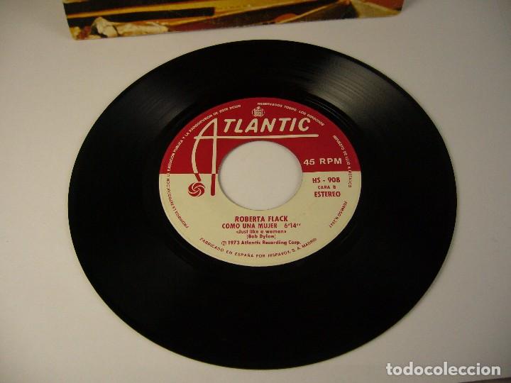 Discos de vinilo: ROBERTA FLACK - SUAVEMENTE ME MATA CON SU CANCION / COMO UNA MUJER - SINGLE - Foto 3