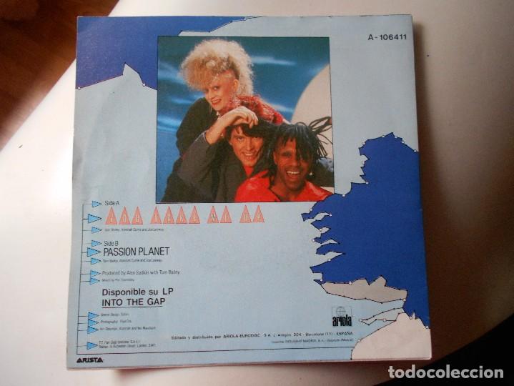 Discos de vinilo: THOMPSON TWINS-SINGLE YOU TAKE ME UP - Foto 2
