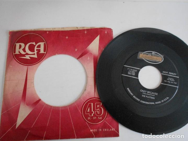 Discos de vinilo: THE PLATTERS-SINGLE ONLY BECAUSE-1957 - Foto 1