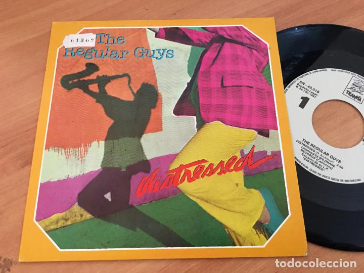 Discos de vinilo: THE REGULAR GUYS (DISTRESSED) SINGLE ESPA&Ntilde;A 1987 (EPI13) - Foto 1
