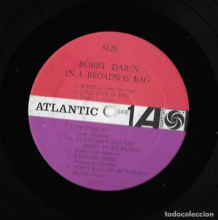Discos de vinilo: BOBBY DARIN: IN A BROADWAY BAG. CL&Aacute;SICO INT&Eacute;RPRETE POP U.S.A. - Foto 3