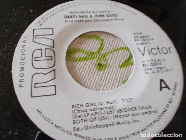 Discos de vinilo: DARYL HALL & JOHN OATES. RICH GIRL. - Foto 3