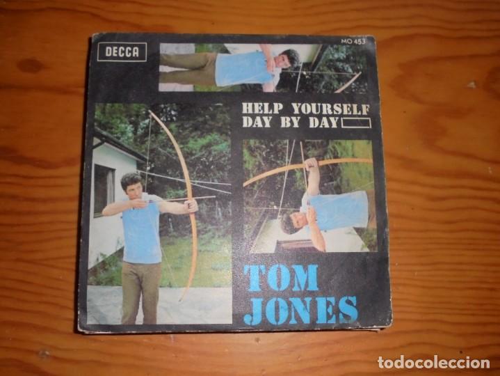 Discos de vinilo: TOM JONES. HELP YOURSELF / DAY BY DAY. DECCA, 1968. IMPECABLE - Foto 1
