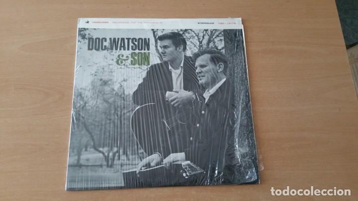 Discos de vinilo: LP DOC WATSON AND SON VANGUARD USA - Foto 1