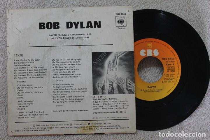 Discos de vinilo: BOB DYLAN SAVED SINGLE VINYL MADE IN SPAIN 1980 - Foto 2