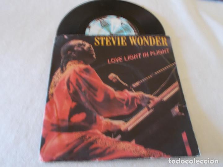 Discos de vinilo: STEVIE WONDER. LOVE LIGHT IN FLIGHT - Foto 1