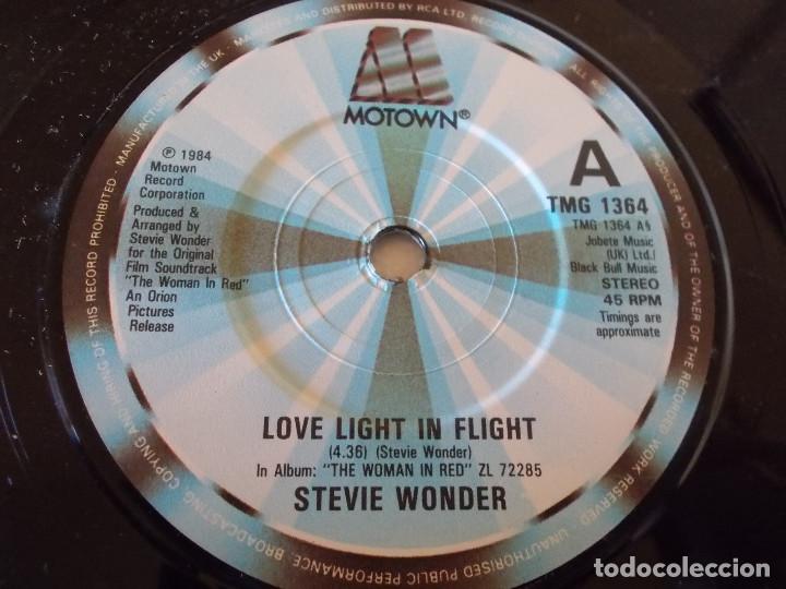 Discos de vinilo: STEVIE WONDER. LOVE LIGHT IN FLIGHT - Foto 3
