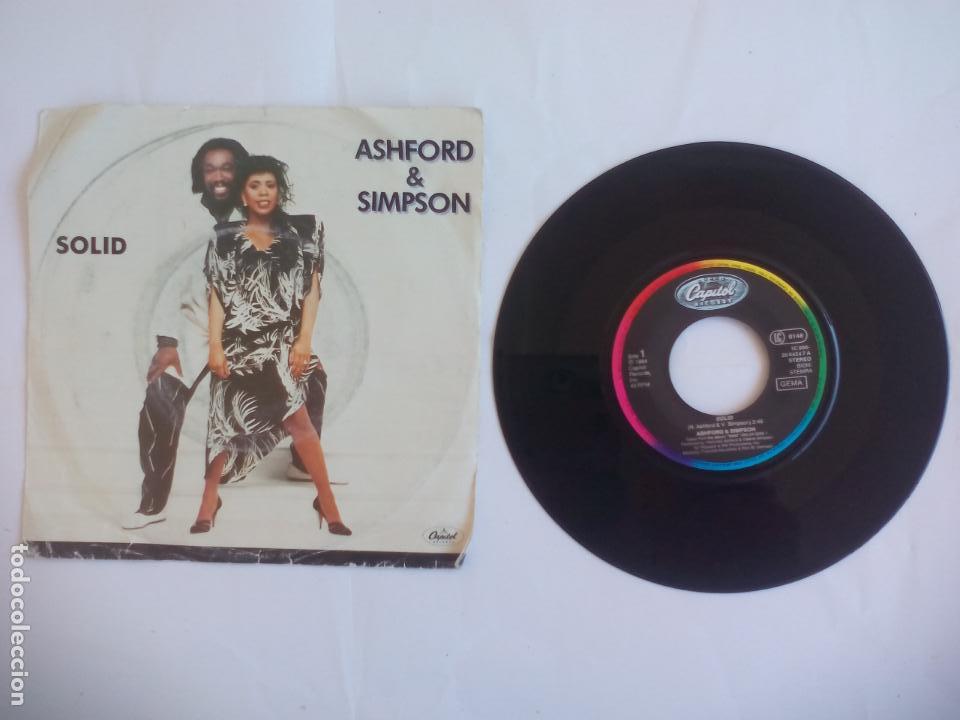 Discos de vinilo: ASHFORD & SIMPSON. SOLID. 1984 CAPITOL RECORD. DISCO SINGLE VINILO. - Foto 1