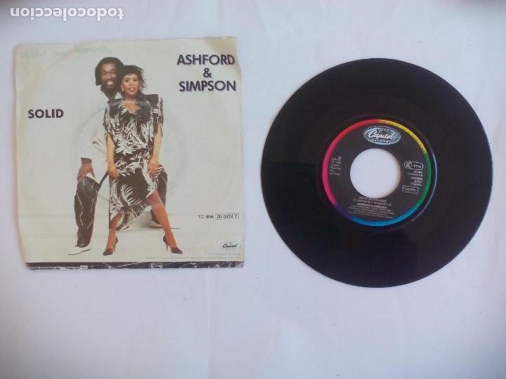 Discos de vinilo: ASHFORD & SIMPSON. SOLID. 1984 CAPITOL RECORD. DISCO SINGLE VINILO. - Foto 2