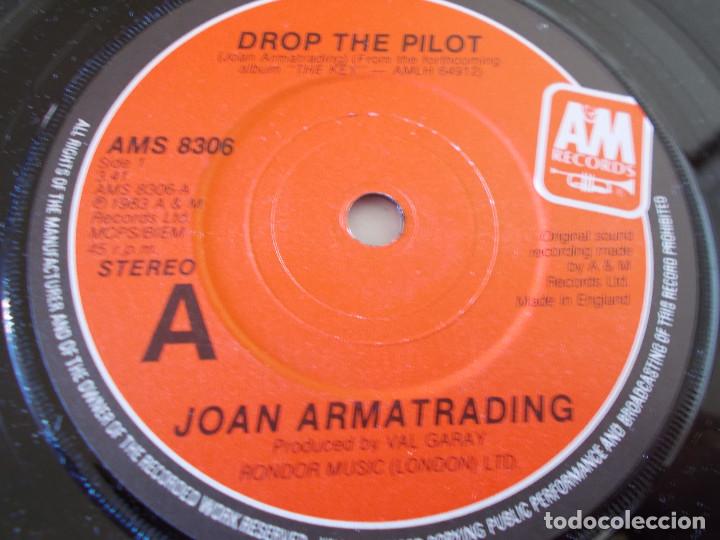 Discos de vinilo: JOAN ARMATRADING. DROP THE PILOT. - Foto 4