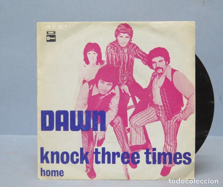 Discos de vinilo: SINGLE. DAWN. KNOCK THREE TIMES - Foto 1