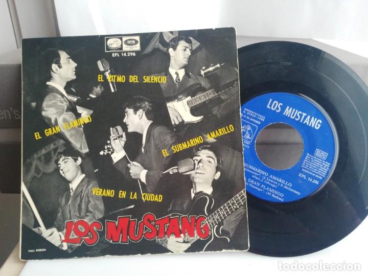 Discos de vinilo: antiguo disco los mustang submarino amarillo - Foto 1