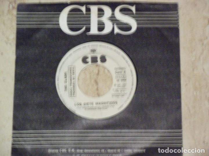 Discos de vinilo: SINGLE PROMOCIONAL DE THE CLASH, LOS SIETE MAGNIFICOS / THE MAGNIFICENT DANCE / ESPAÑA 1981 CBS - Foto 2 - 138692726