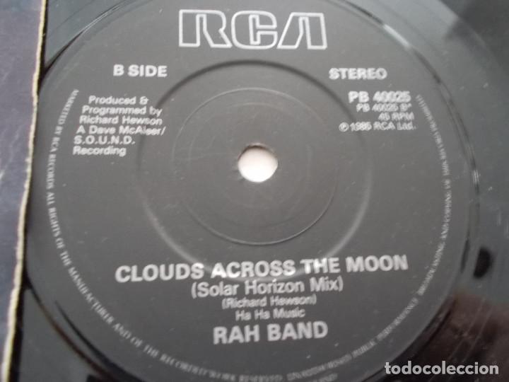 Discos de vinilo: RAH BAND. CLOUDS ACROSS THE MOON. - Foto 2