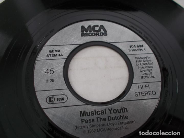 Discos de vinilo: MUSICAL YOUTH. PASS THE DUTCHIE. - Foto 2