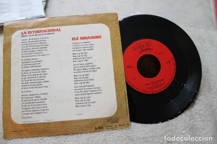 Discos de vinilo: LA INTERNACIONAL ELS SEGADORS SINGLE 1977 - Foto 2