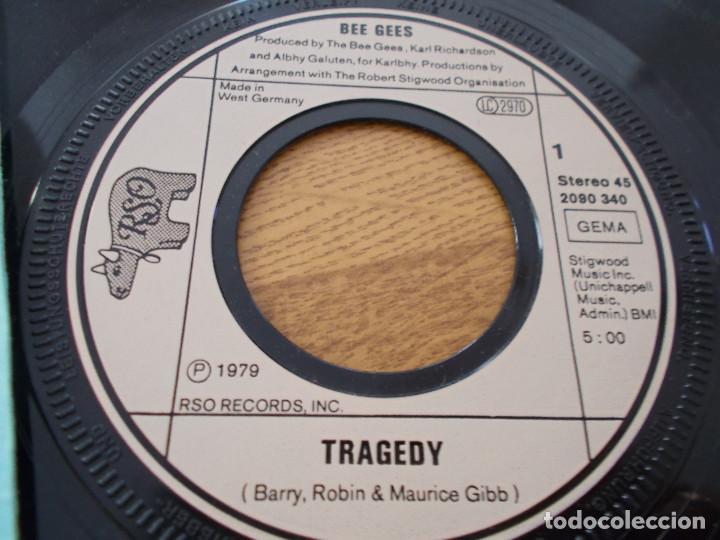 Discos de vinilo: BEE GEES. TRAGEDY, UNTIL. - Foto 2