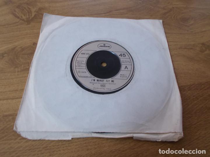 Discos de vinilo: 10CC. I&acute;M MANDY FLY ME. HOW DARE YOU. - Foto 1