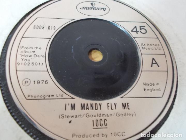 Discos de vinilo: 10CC. I&acute;M MANDY FLY ME. HOW DARE YOU. - Foto 2
