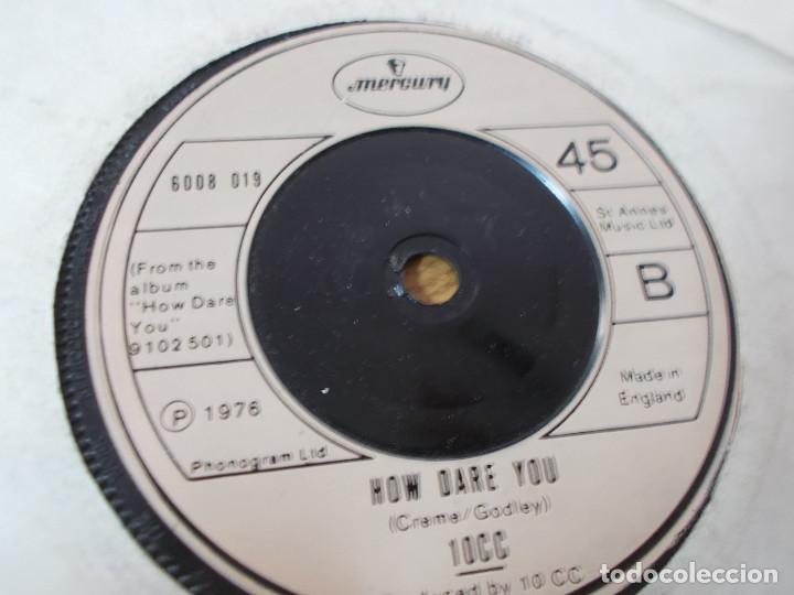 Discos de vinilo: 10CC. I&acute;M MANDY FLY ME. HOW DARE YOU. - Foto 3