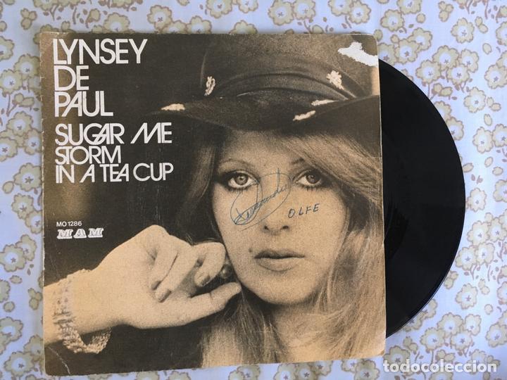 Discos de vinilo: 7 SINGLE-LYNSEY DE PAUL-SUGAR ME - Foto 1