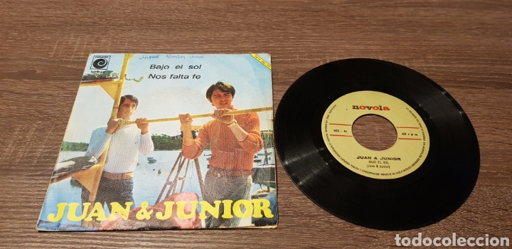 Discos de vinilo: JUAN & JUNIOR / BAJO EL SOL SINGLE - Foto 1