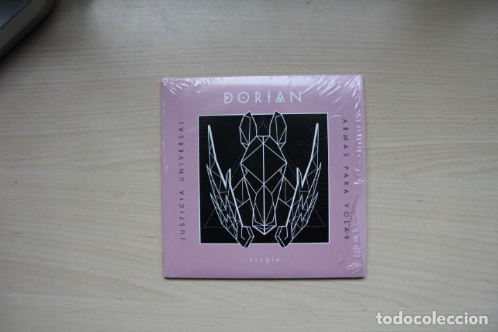 Discos de vinilo: DORIAN - JUSTICIA UNIVERSAL / ARMAS PARA VOLAR - CON POSTALES - Foto 1