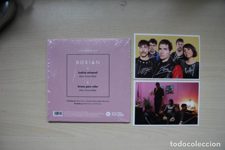 Discos de vinilo: DORIAN - JUSTICIA UNIVERSAL / ARMAS PARA VOLAR - CON POSTALES - Foto 2
