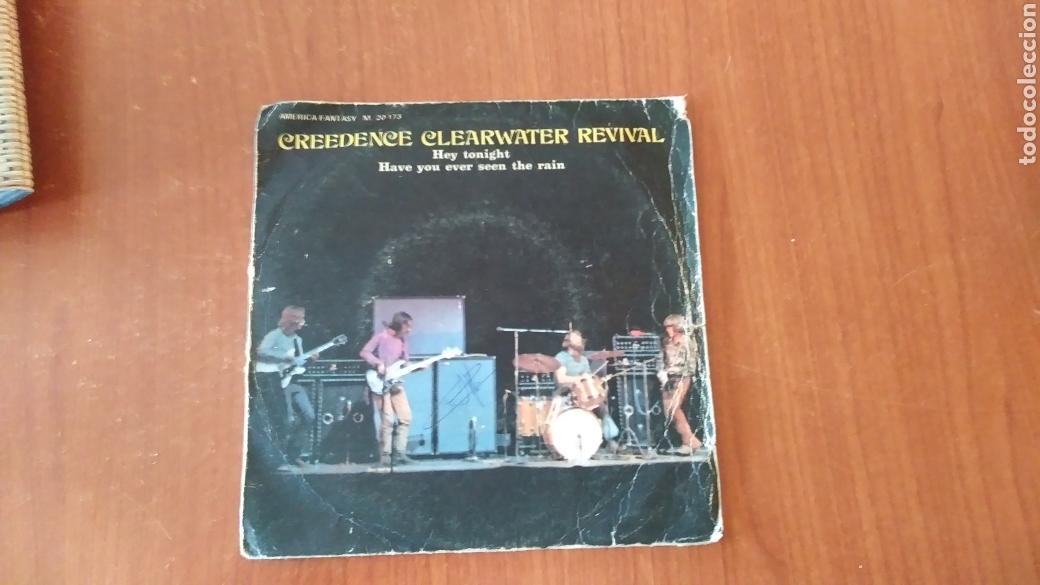 Discos de vinilo: Credence clearwater revival single. Hey Tonight. - Foto 1