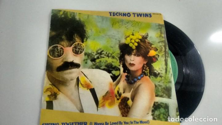 Discos de vinilo: SINGLE (VINILO) DE TECHNO TWINS A&Ntilde;OS 80 - Foto 1