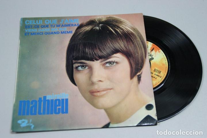 Discos de vinilo: MIREILLE MATHIEU. CELUI QUE JAIME Y OTROS. SINGLE - Foto 3