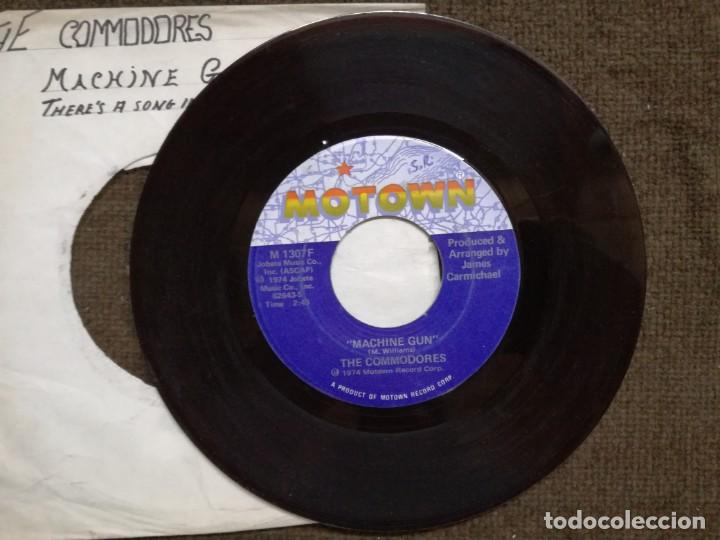 Discos de vinilo: THE COMMODORES -MACHINE GUN .SINGLE - Foto 3
