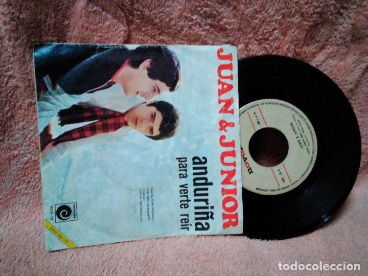 Discos de vinilo: Dos singles de Juan & Junior - Foto 4