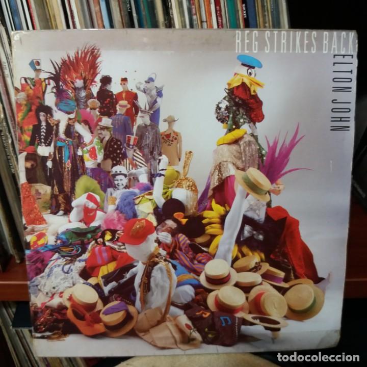 Discos de vinilo: ELTON JOHN - REG STRIKES BACK - Foto 1
