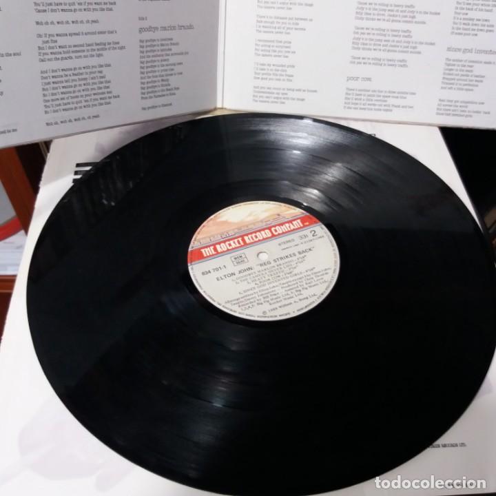 Discos de vinilo: ELTON JOHN - REG STRIKES BACK - Foto 4