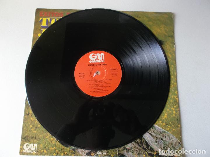 Discos de vinilo: tom jones exitos,Dave evans y la orquesta spectacular brass. &Eacute;xitos de Tom Jones. 1973. - Foto 3