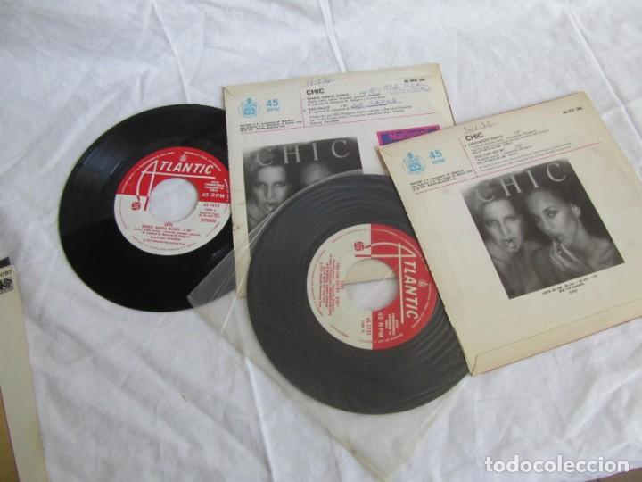 Discos de vinilo: 4 singles de vinilo de Chic Everybody dance, Dance dance dance, Le Freak - Foto 4