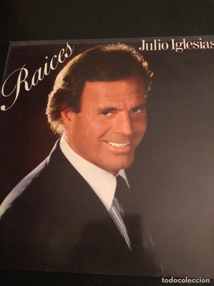 Discos de vinilo: JULIO IGLESIAS LP Raices - Foto 1
