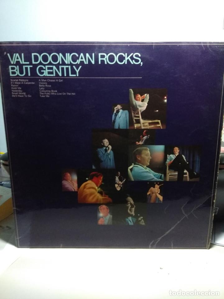 Discos de vinilo: LP VAL DOONICAN : ROCKS, BUT GENTLY - Foto 1