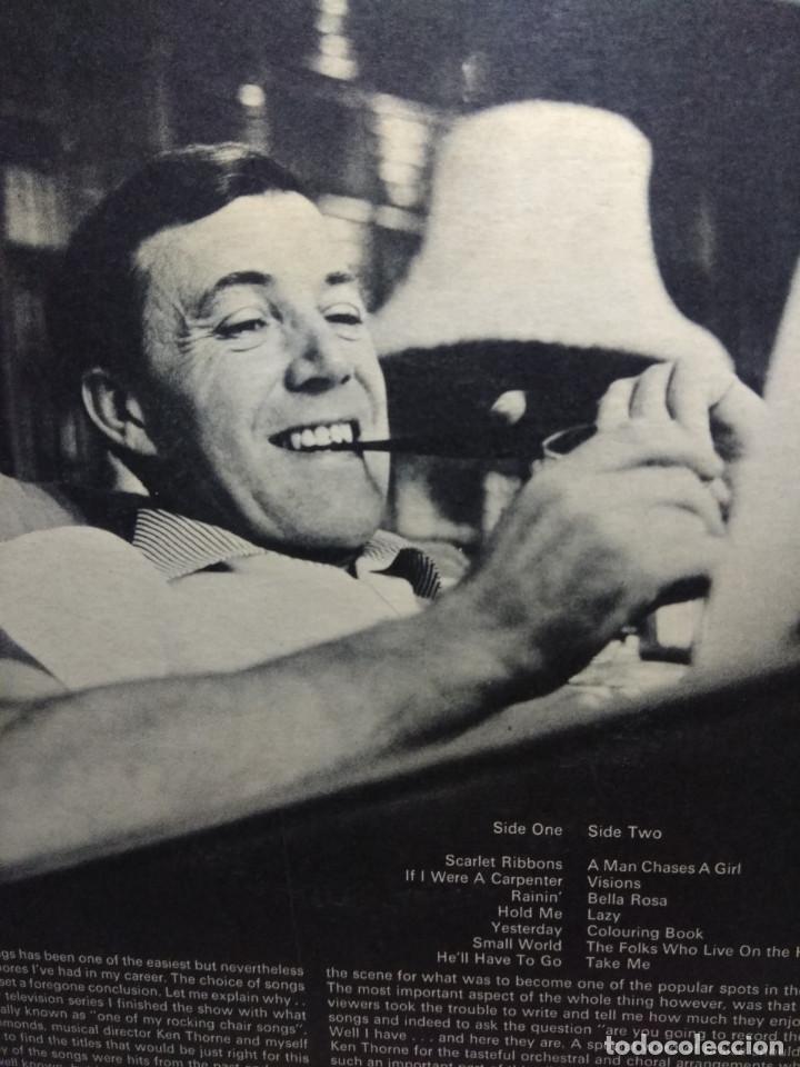 Discos de vinilo: LP VAL DOONICAN : ROCKS, BUT GENTLY - Foto 2