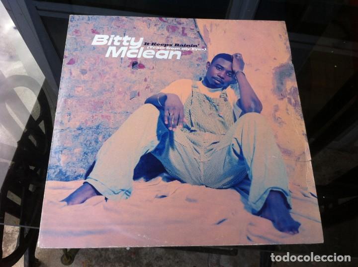 Discos de vinilo: MAXI SINGLE.  BITTY McLEAN.  IT KEEPS RAININ.  1993 - Foto 1