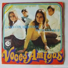 Discos de vinilo: SINGLE VINILO VOCES AMIGAS FOTO BEATLES CONTRAPORTADA CANTA CON NOSOTROS. Lote 165160546