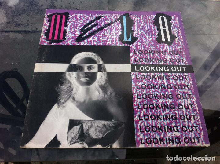 Discos de vinilo: MAXI SINGLE. MELA.  LOOKING OUT. 1988, ESPA&Ntilde;A - Foto 1