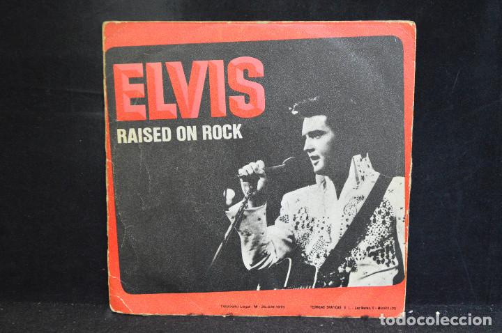 Discos de vinilo: ELVIS - RAISED ON ROCK / FOR OL&acute;TIMES SAKE - SINGLE - Foto 2