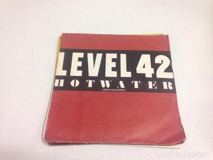 Discos de vinilo: Level 42 &lrm;&ndash; Hot Water = Agua Caliente - Foto 1