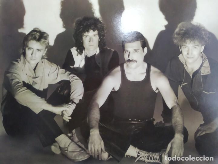 Discos de vinilo: ANTIGUO DISCO DE QUEEN  THE  WORKS - Foto 2