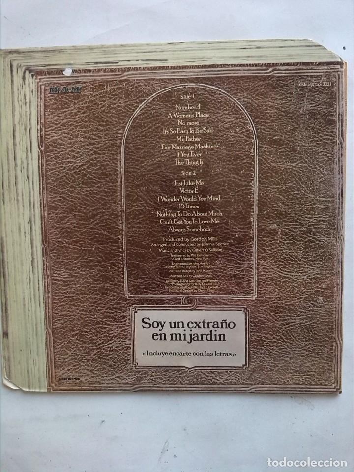 Discos de vinilo: GILBERT O&acute;SULLIVAN A STRANGER IN MY OWN BACK YARD - Foto 3
