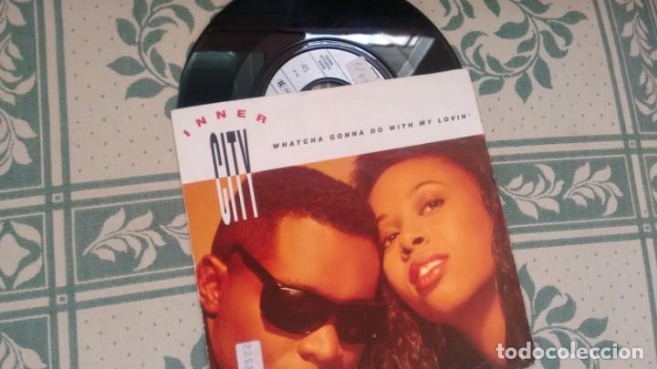 Discos de vinilo: SINGLE (VINILO) DE INNER CITY A&Ntilde;OS 80 - Foto 1
