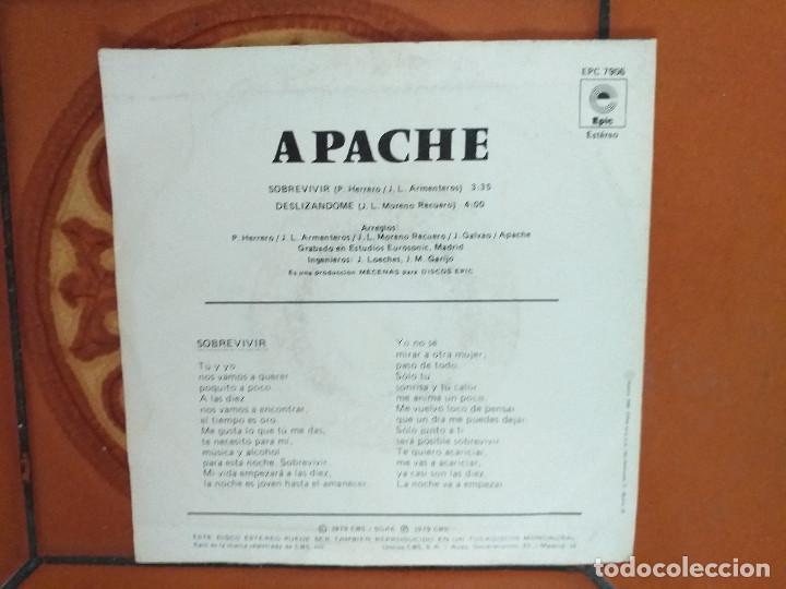 Discos de vinilo: APACHE - SOBREVIVIR / DESLIZ&Aacute;NDOME - SINGLE 1979 - Foto 2